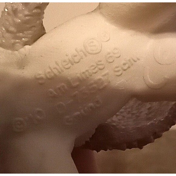 Schleich Horse Lot of 2: Bayala Retired 2006 w/Pink Blanket, Pegasus Foal 2010 - Picture 5 of 12